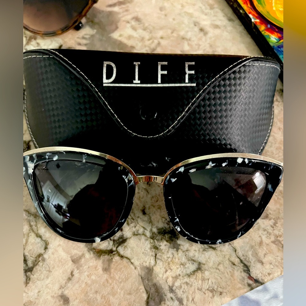 Diff Eyewear Black and White Sunglasses